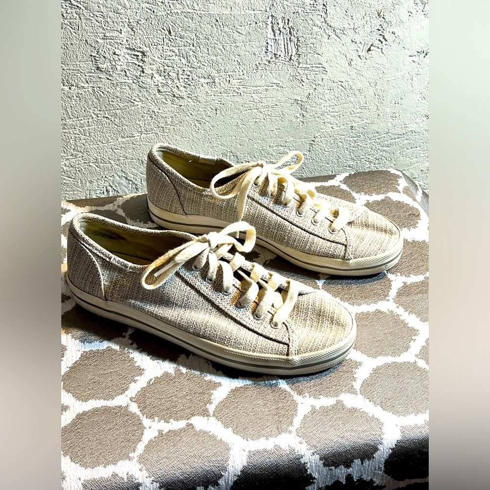 KEDS great gently worn- unique grey tweed like fabric. 6.5- super cute